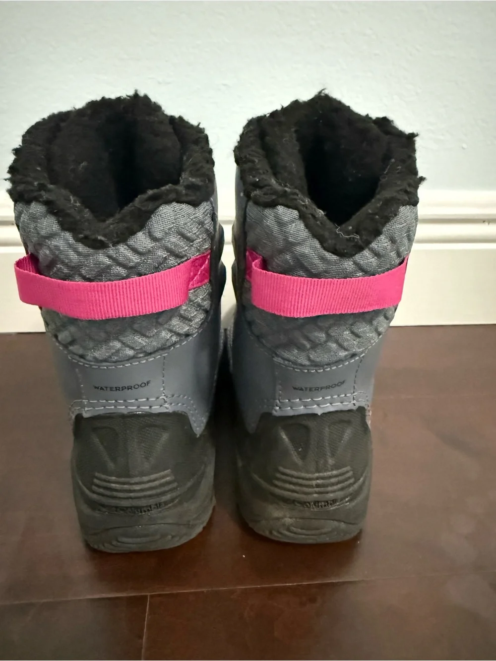 Columbia Kids Size 4 Gray & Pink Insulated Snow Boots - worn for one week